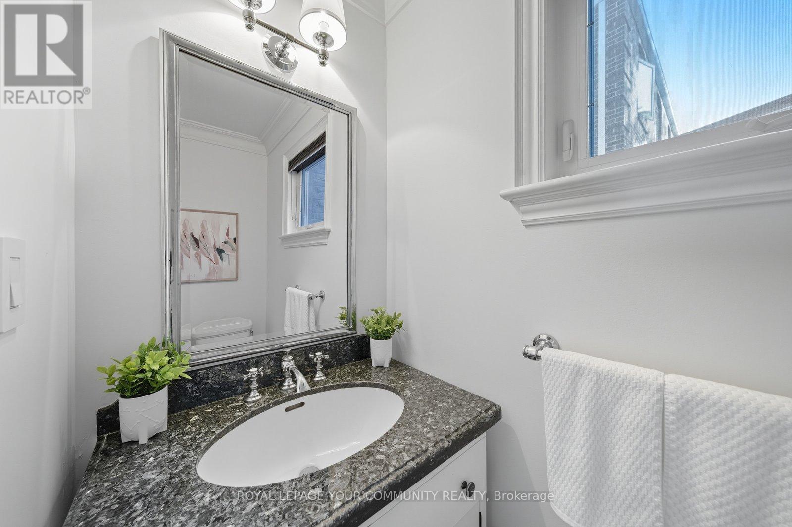 32 Ravengloss Drive, Markham, Ontario  L3T 4C9 - Photo 22 - N12449228