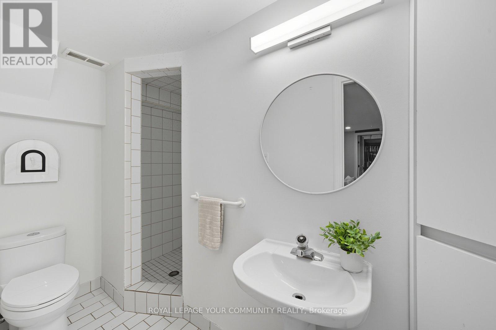 32 Ravengloss Drive, Markham, Ontario  L3T 4C9 - Photo 42 - N12449228