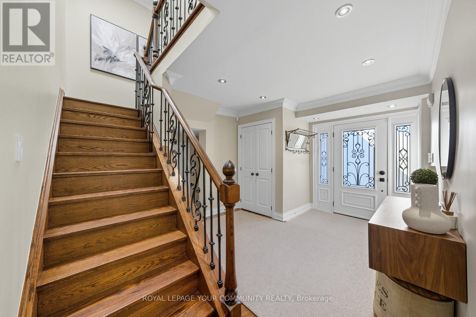 32 Ravengloss Drive, Markham, Ontario  L3T 4C9 - Photo 7 - N12449228