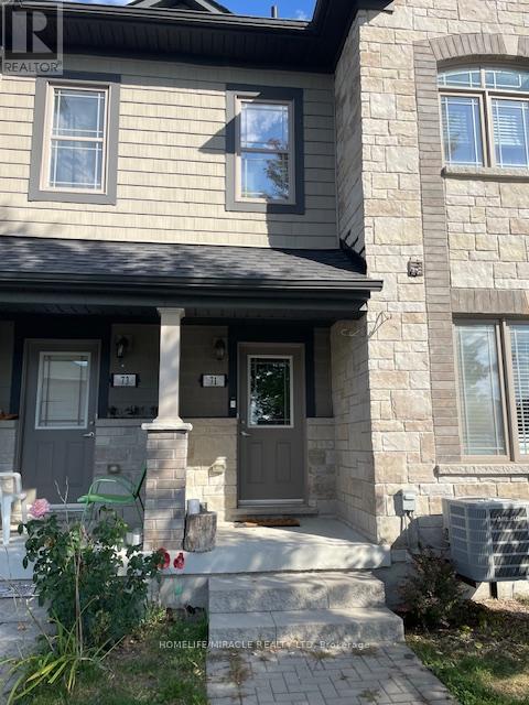 71 Batteaux Street, Barrie, Ontario  L4M 0K6 - Photo 2 - S12449042