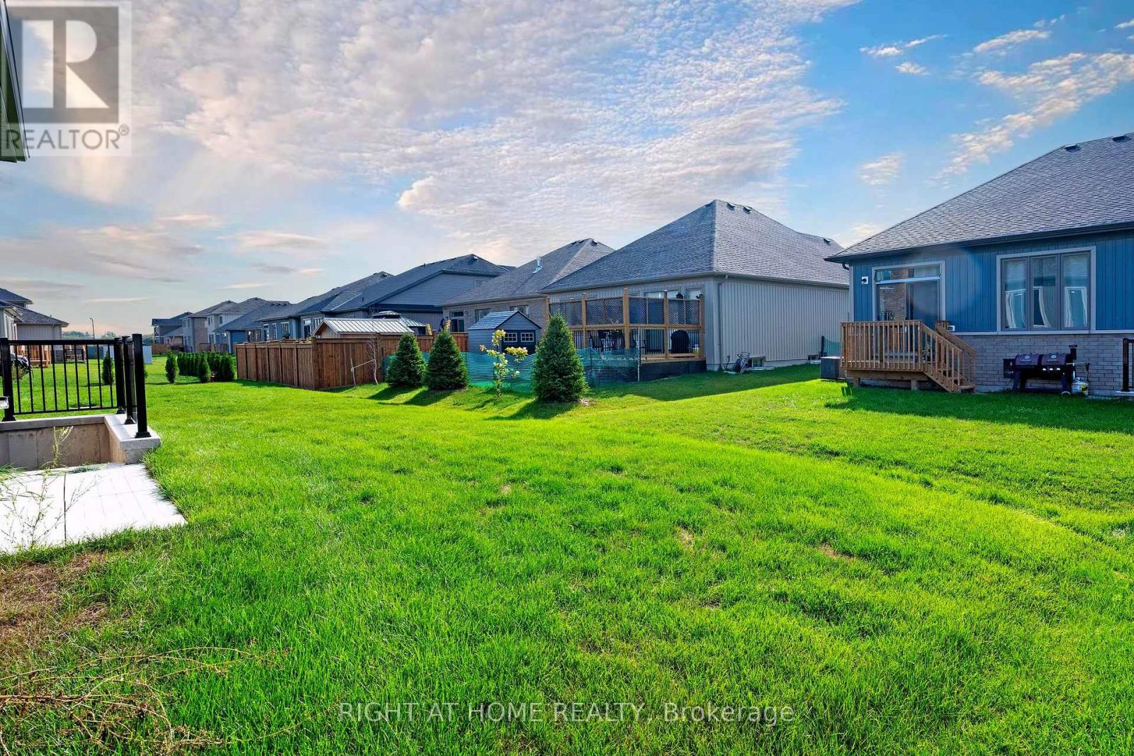 245 Wilcox Drive, Clearview, Ontario  L0M 1S0 - Photo 5 - S12449196