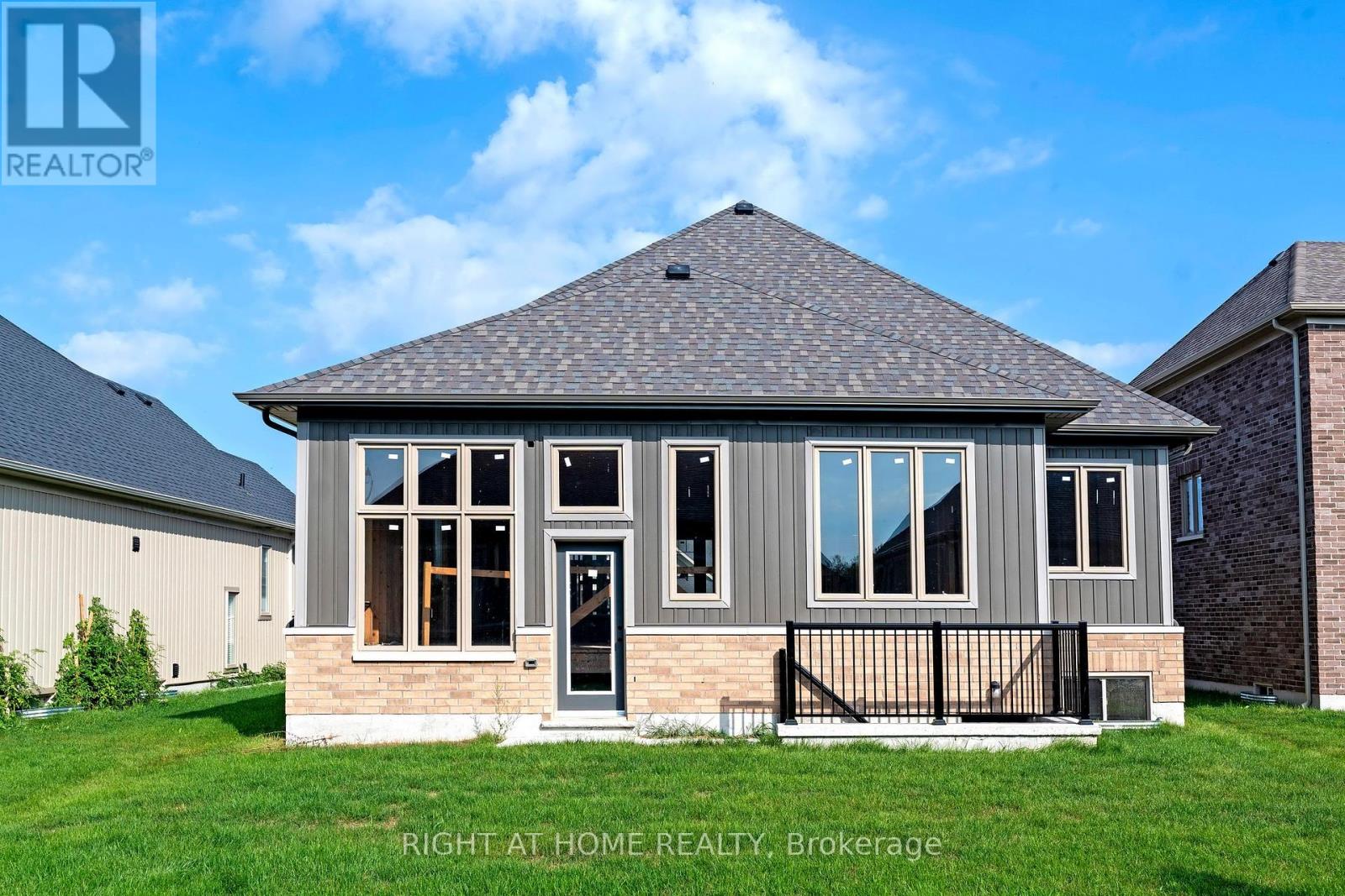 245 Wilcox Drive, Clearview, Ontario  L0M 1S0 - Photo 9 - S12449196
