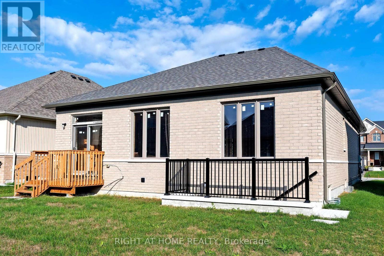 265 Wilcox Drive, Clearview (Stayner), Ontario  L0M 1S0 - Photo 12 - S12449197