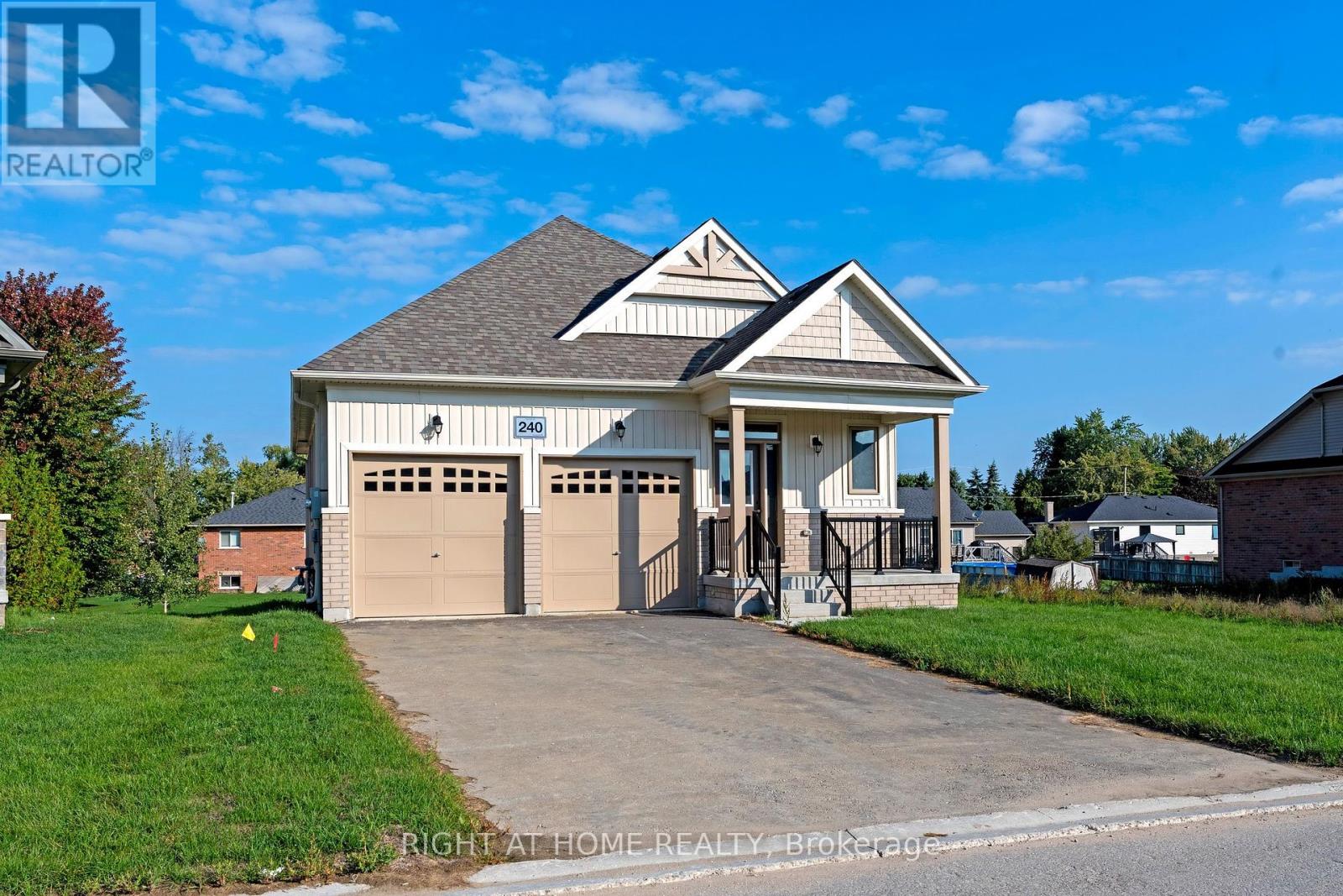 240 Wilcox Drive, Clearview, Ontario  L0M 1S0 - Photo 2 - S12449201