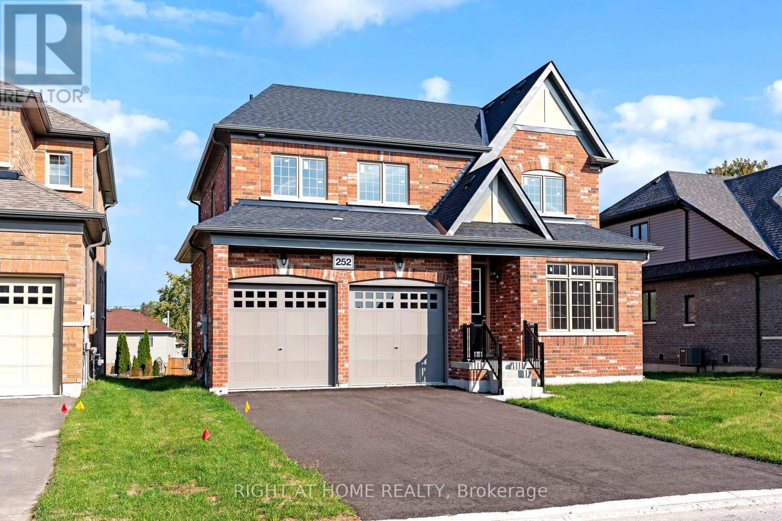 252 Wilcox Drive, Clearview, Ontario  L0M 1S0 - Photo 2 - S12449202