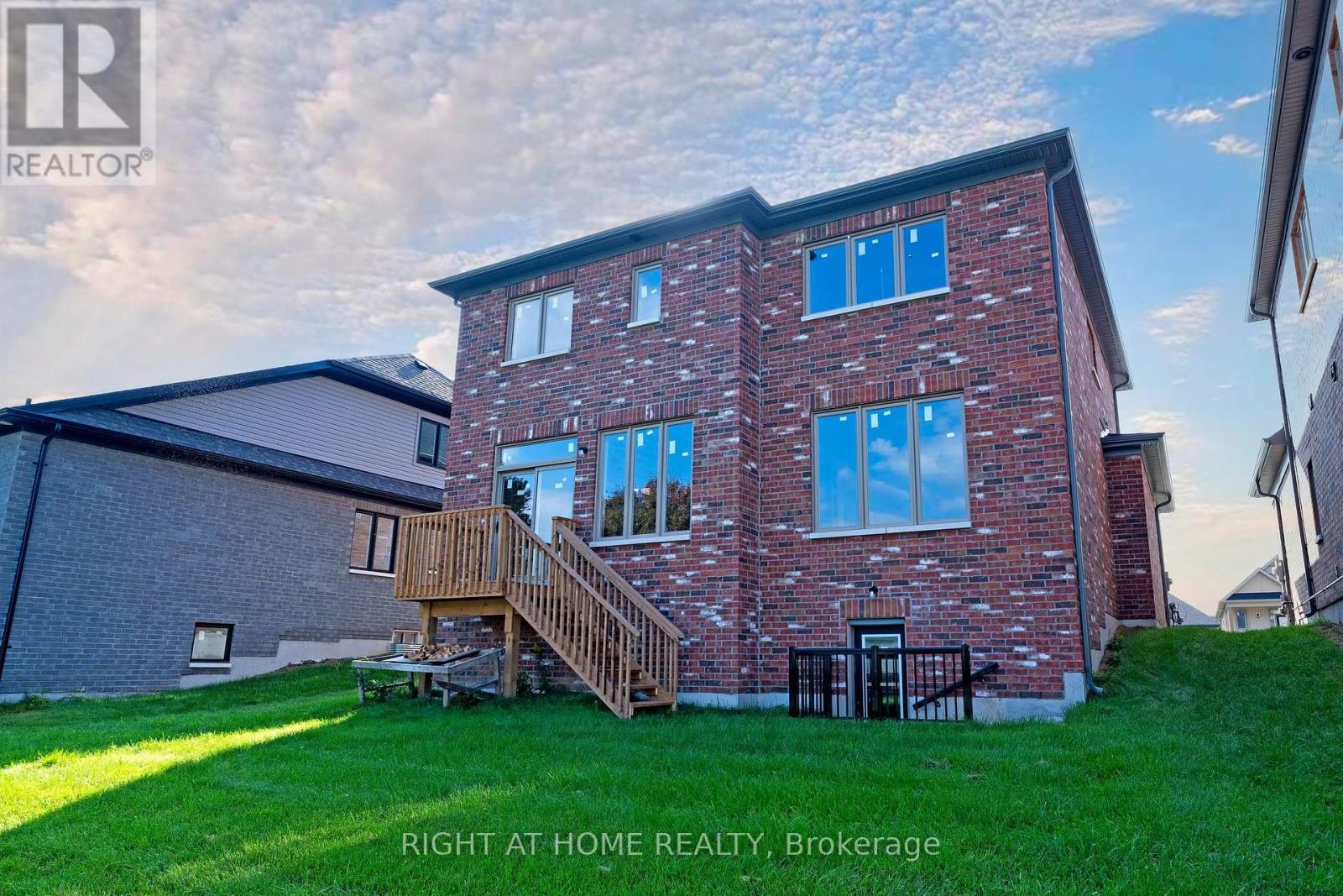 252 Wilcox Drive, Clearview, Ontario  L0M 1S0 - Photo 6 - S12449202