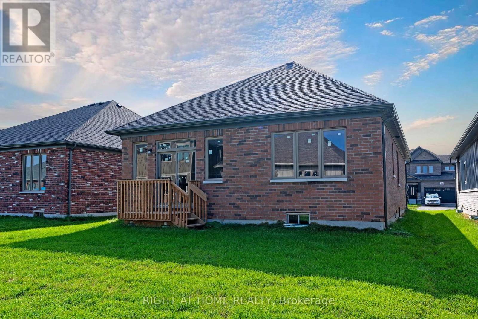 256 Duncan Street, Clearview, Ontario  L0M 1S0 - Photo 10 - S12449204