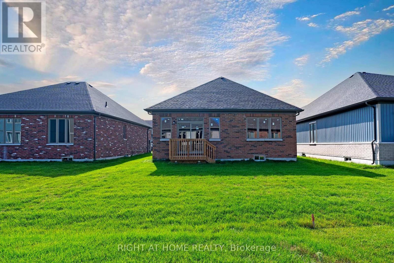 256 Duncan Street, Clearview, Ontario  L0M 1S0 - Photo 11 - S12449204
