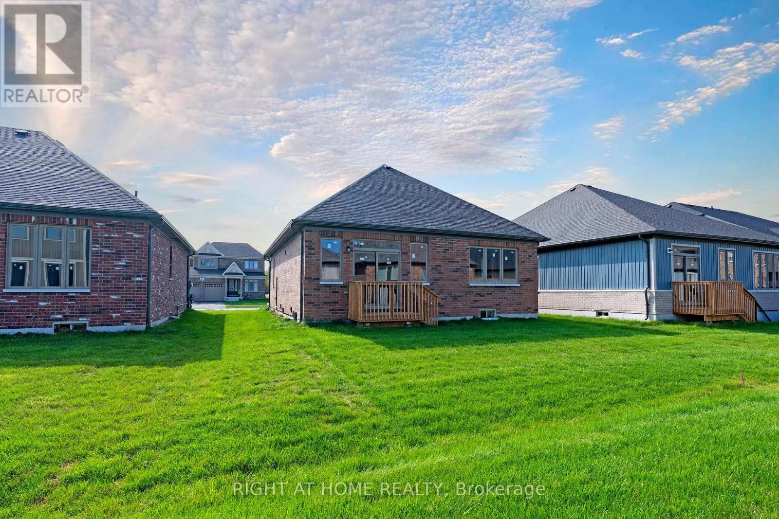 256 Duncan Street, Clearview, Ontario  L0M 1S0 - Photo 14 - S12449204