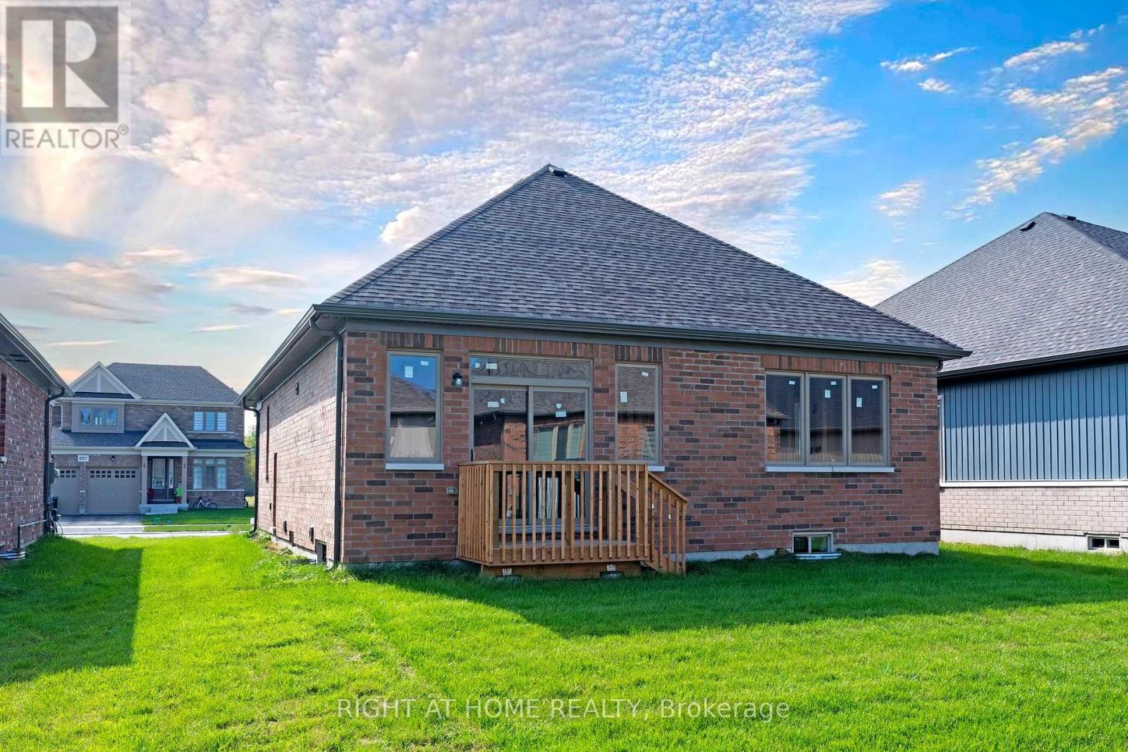 256 Duncan Street, Clearview, Ontario  L0M 1S0 - Photo 15 - S12449204