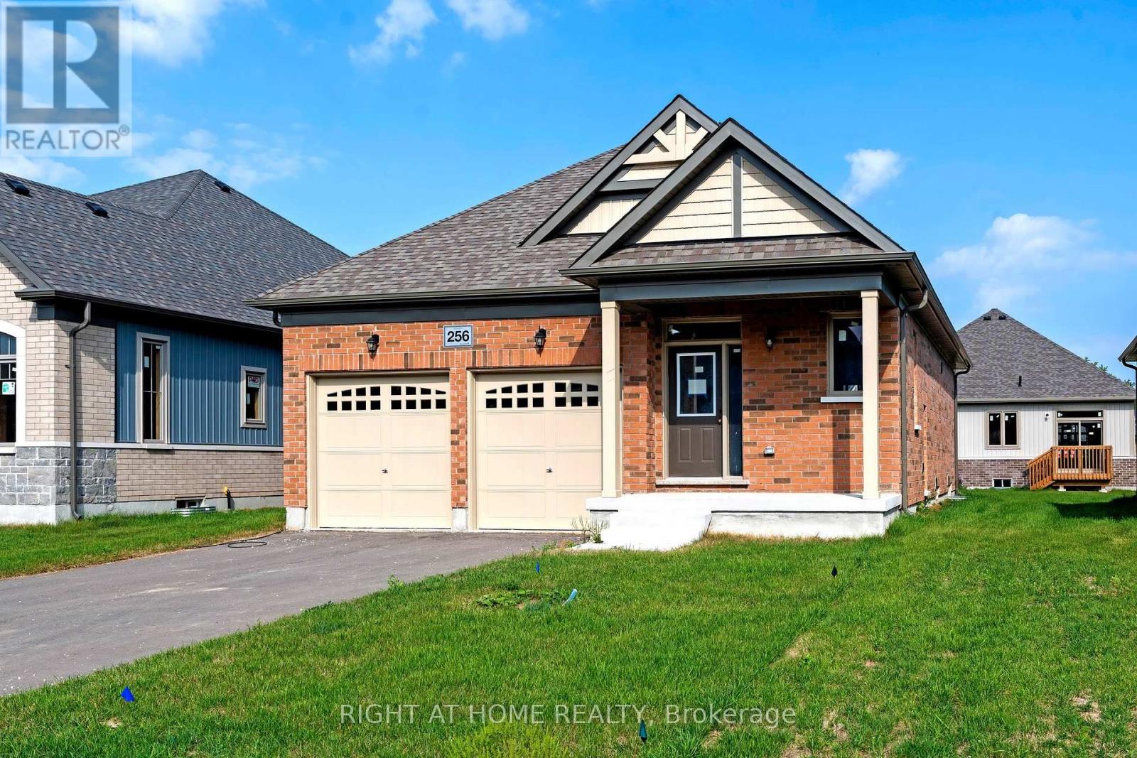 256 Duncan Street, Clearview, Ontario  L0M 1S0 - Photo 3 - S12449204