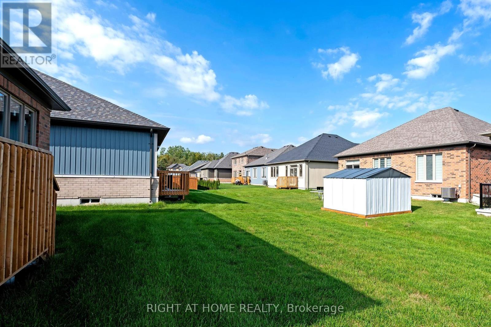 256 Duncan Street, Clearview, Ontario  L0M 1S0 - Photo 5 - S12449204