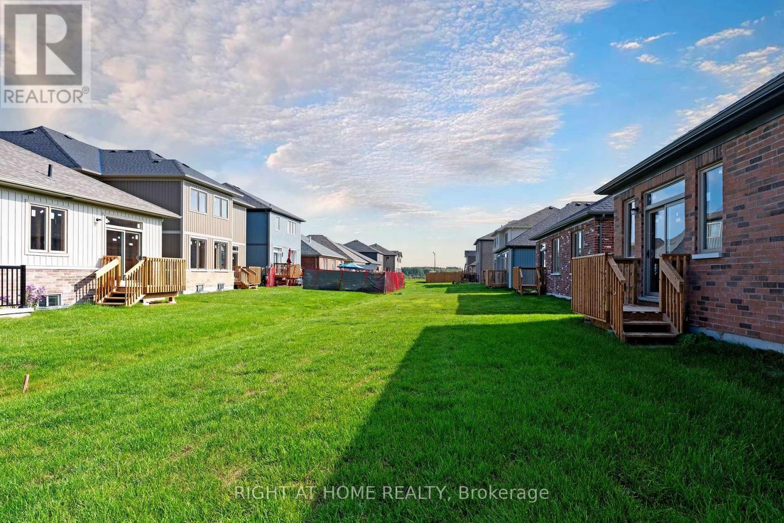 256 Duncan Street, Clearview, Ontario  L0M 1S0 - Photo 8 - S12449204