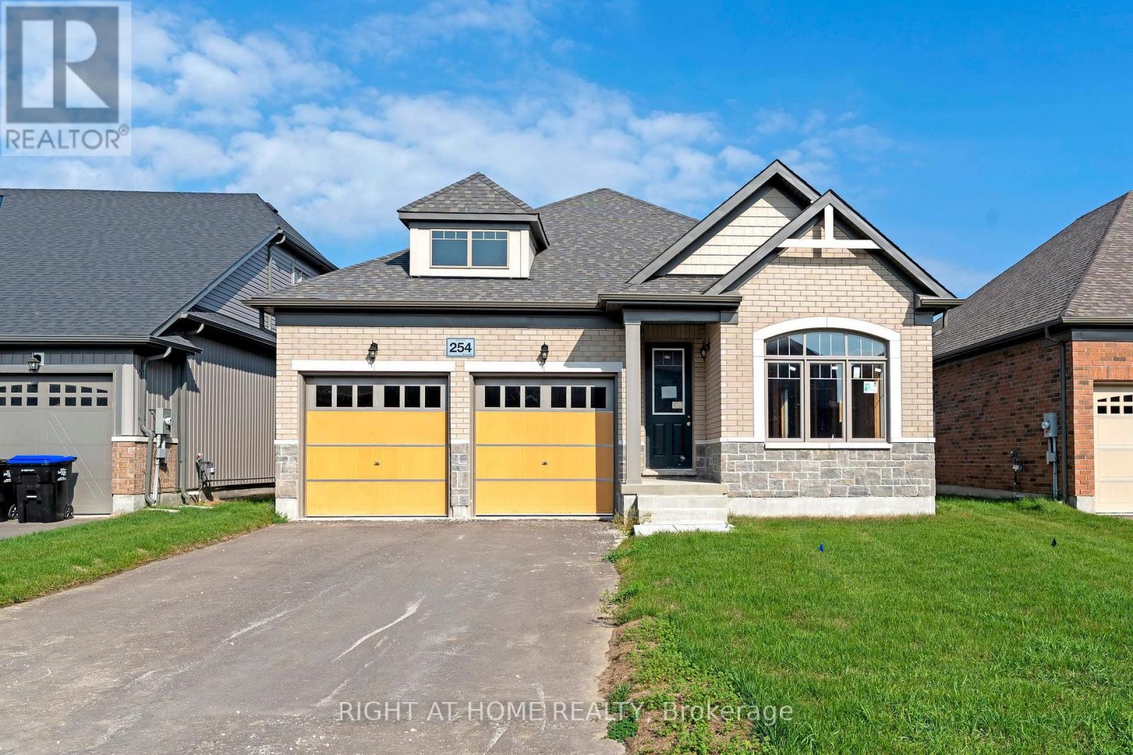 254 Duncan Street, Clearview (Stayner), Ontario  L0M 1S0 - Photo 3 - S12449207