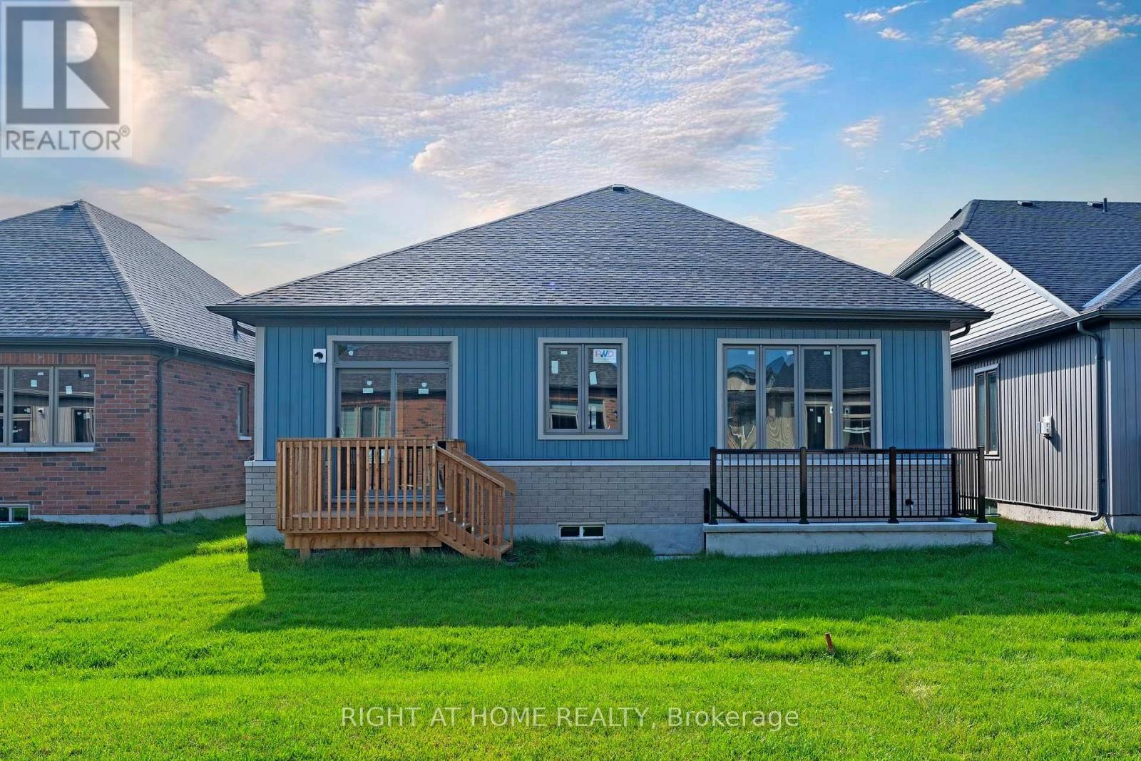 254 Duncan Street, Clearview (Stayner), Ontario  L0M 1S0 - Photo 6 - S12449207