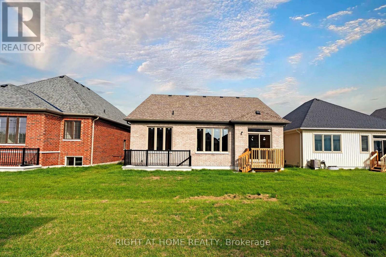 241 Wilcox Drive, Clearview (Stayner), Ontario  L0M 1S0 - Photo 9 - S12449209