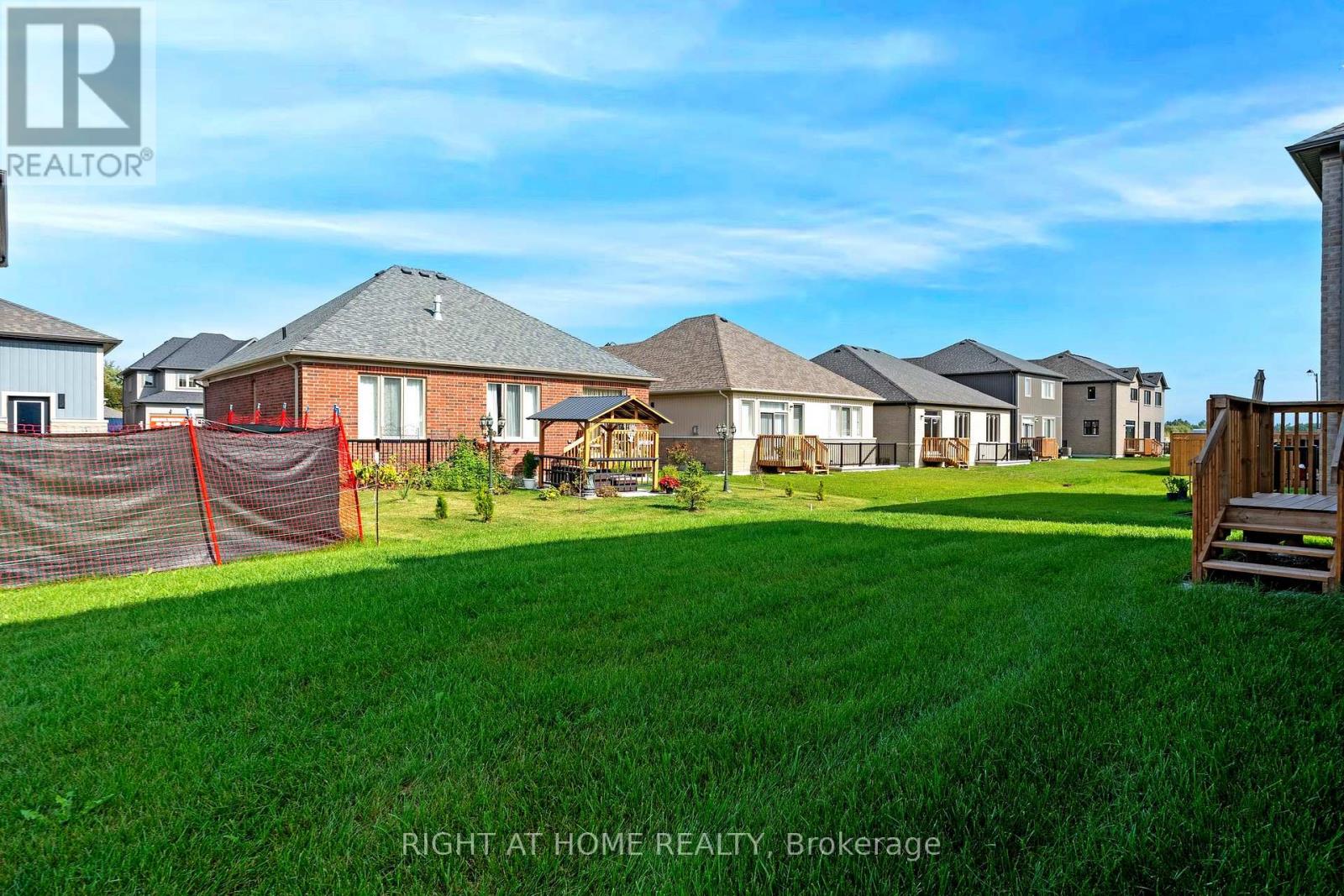 262 Duncan Street, Clearview (Stayner), Ontario  L0M 1S0 - Photo 4 - S12449210