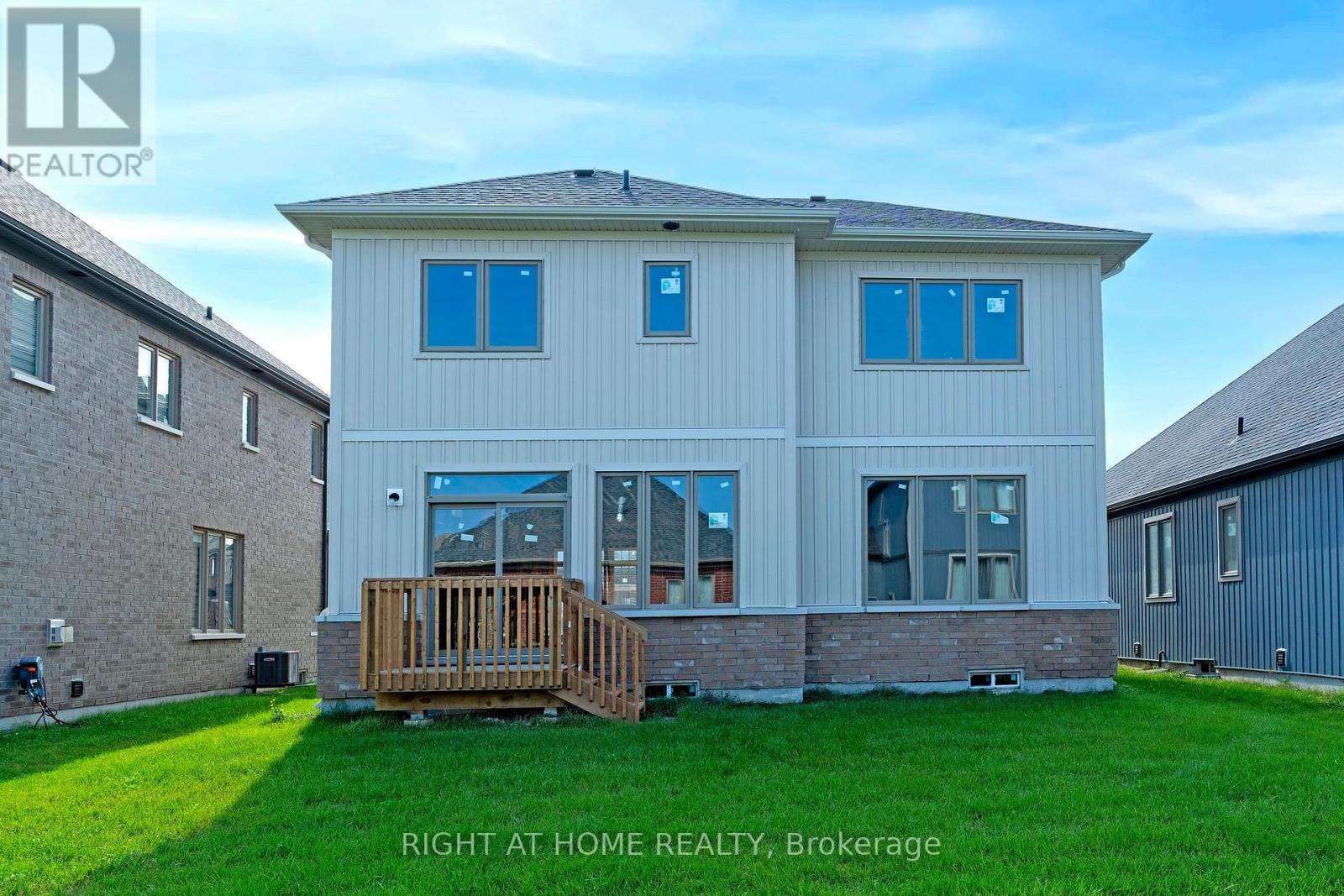 262 Duncan Street, Clearview (Stayner), Ontario  L0M 1S0 - Photo 8 - S12449210
