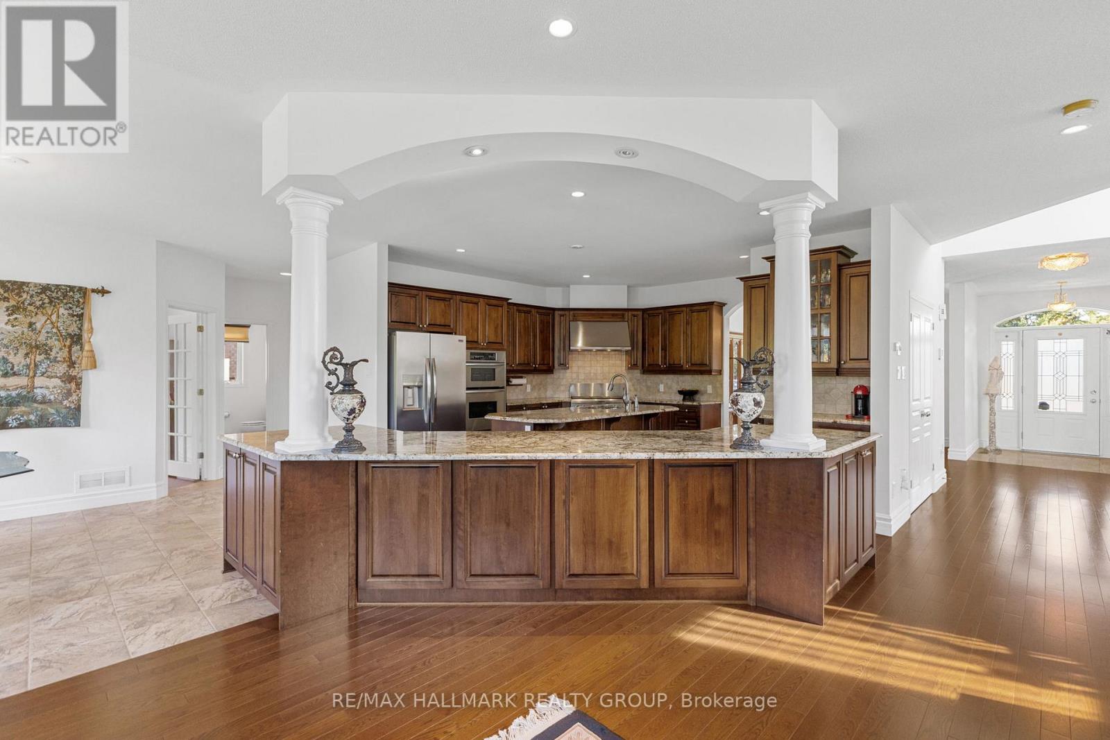 60 Winding Way, Ottawa, Ontario  K2G 6Y6 - Photo 15 - X12449160