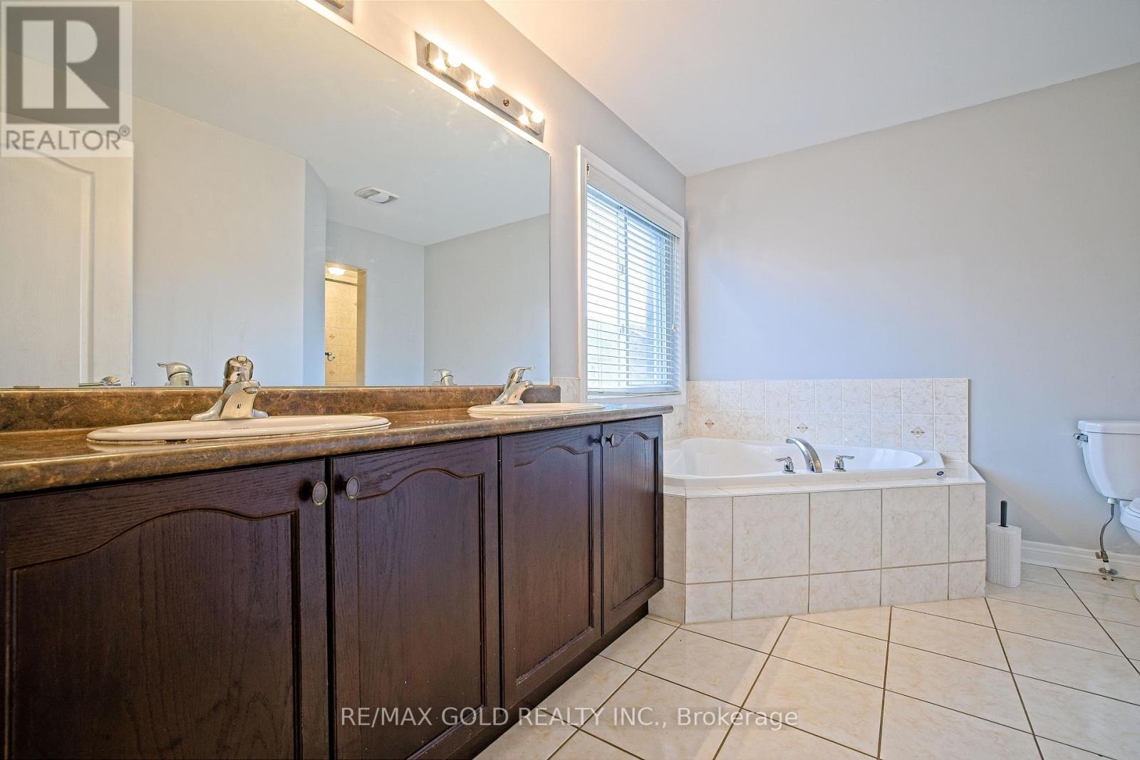 35 Abitibi Lake Drive, Brampton (Sandringham-Wellington), Ontario  L6R 0Y3 - Photo 28 - W12371198