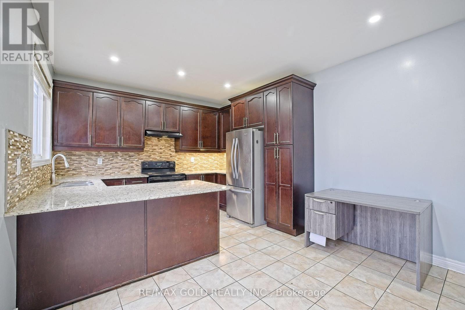 35 Abitibi Lake Drive, Brampton (Sandringham-Wellington), Ontario  L6R 0Y3 - Photo 17 - W12371198