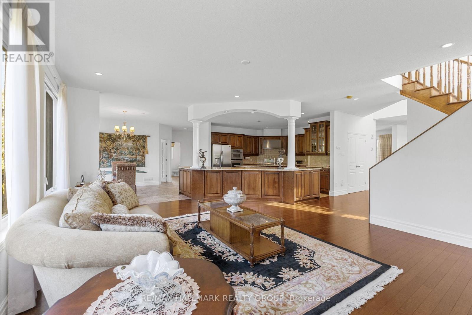 60 Winding Way, Ottawa, Ontario  K2G 6Y6 - Photo 22 - X12449160