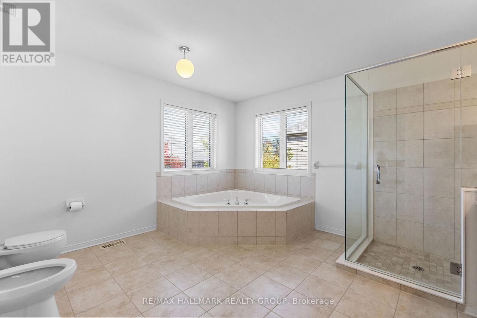 60 Winding Way, Ottawa, Ontario  K2G 6Y6 - Photo 32 - X12449160