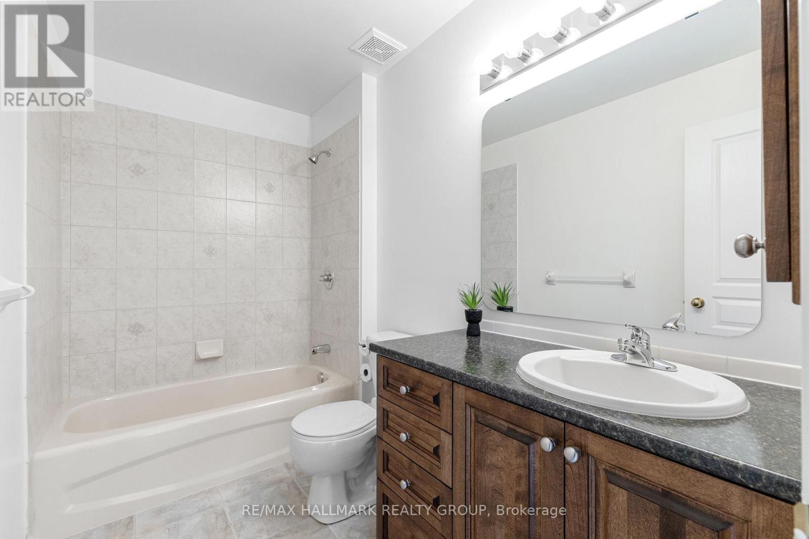 60 Winding Way, Ottawa, Ontario  K2G 6Y6 - Photo 35 - X12449160