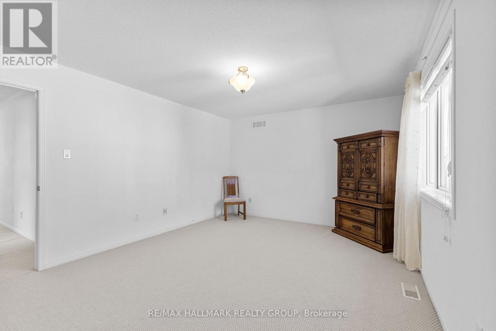 60 Winding Way, Ottawa, Ontario  K2G 6Y6 - Photo 37 - X12449160