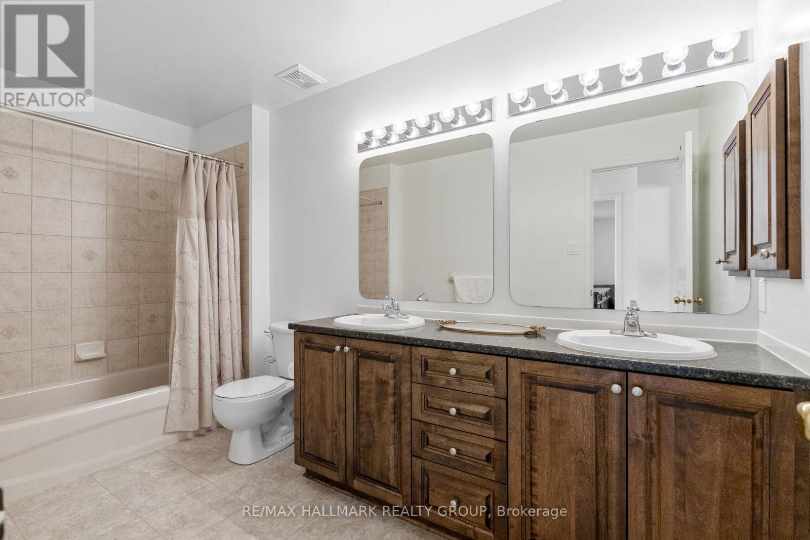 60 Winding Way, Ottawa, Ontario  K2G 6Y6 - Photo 38 - X12449160
