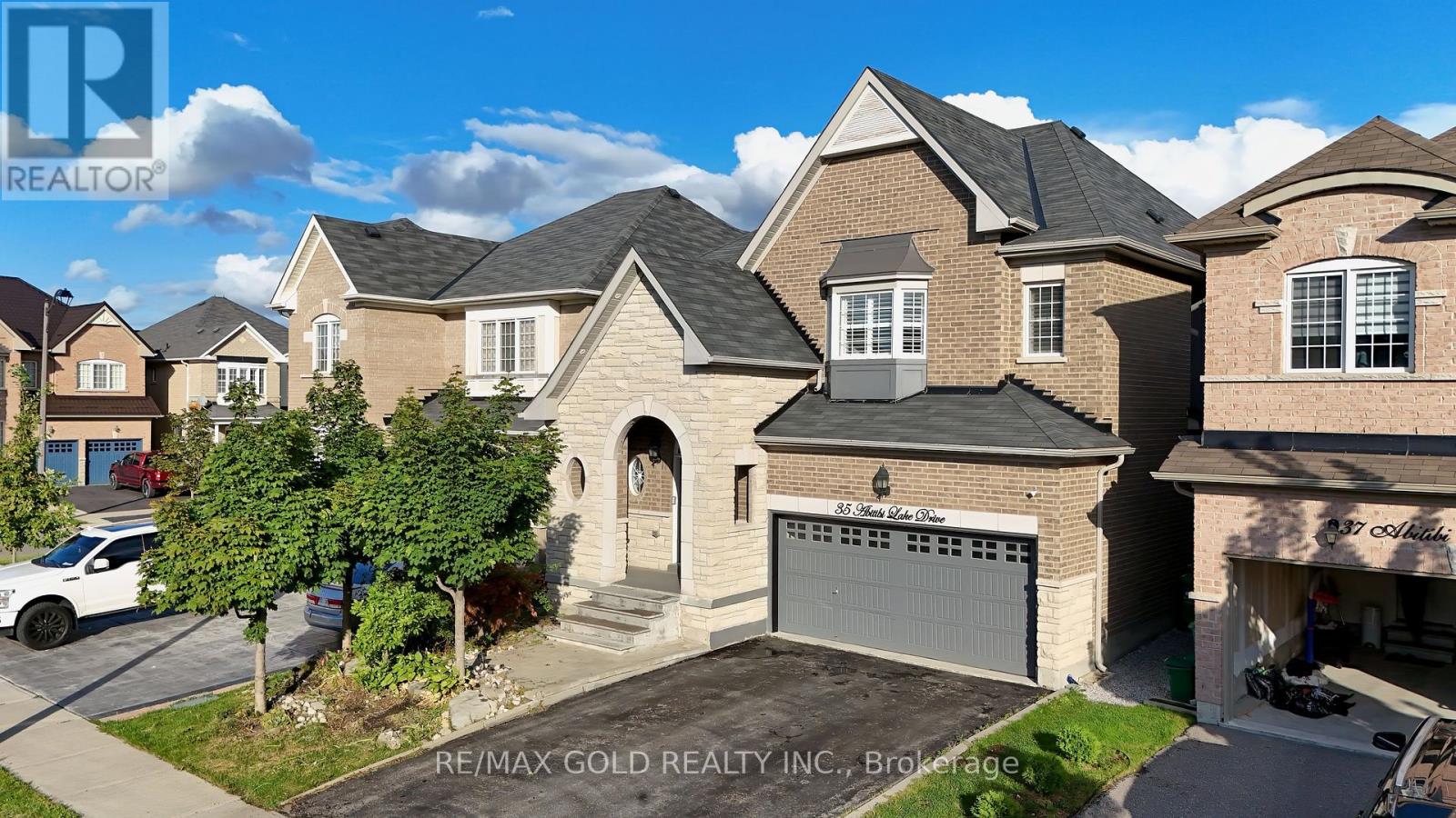 35 Abitibi Lake Drive, Brampton, Ontario  L6R 0Y3 - Photo 5 - W12407455