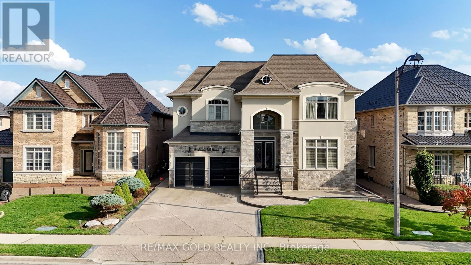 9 LAUDERHILL ROAD, Brampton, Ontario