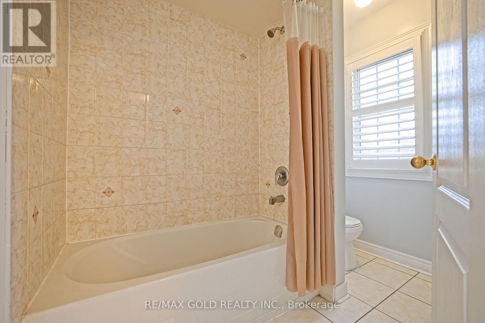 35 Abitibi Lake Drive, Brampton (Sandringham-Wellington), Ontario  L6R 0Y3 - Photo 38 - W12371198