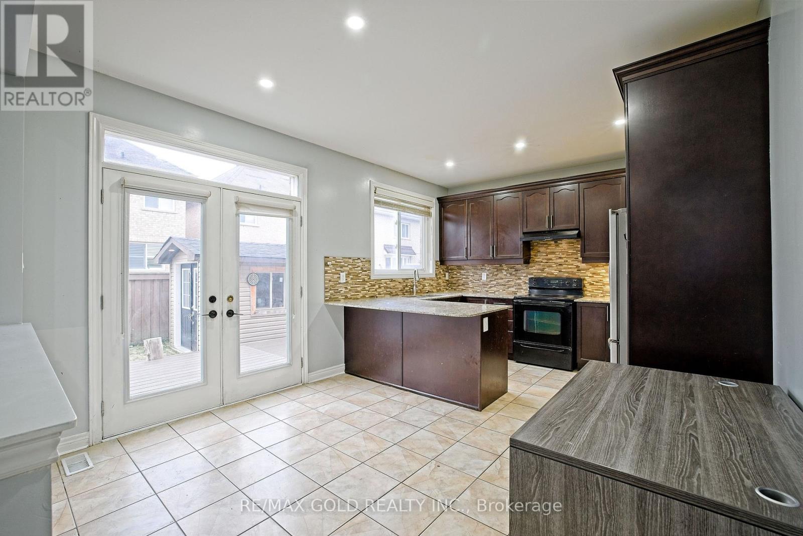 35 Abitibi Lake Drive, Brampton, Ontario  L6R 0Y3 - Photo 14 - W12407455