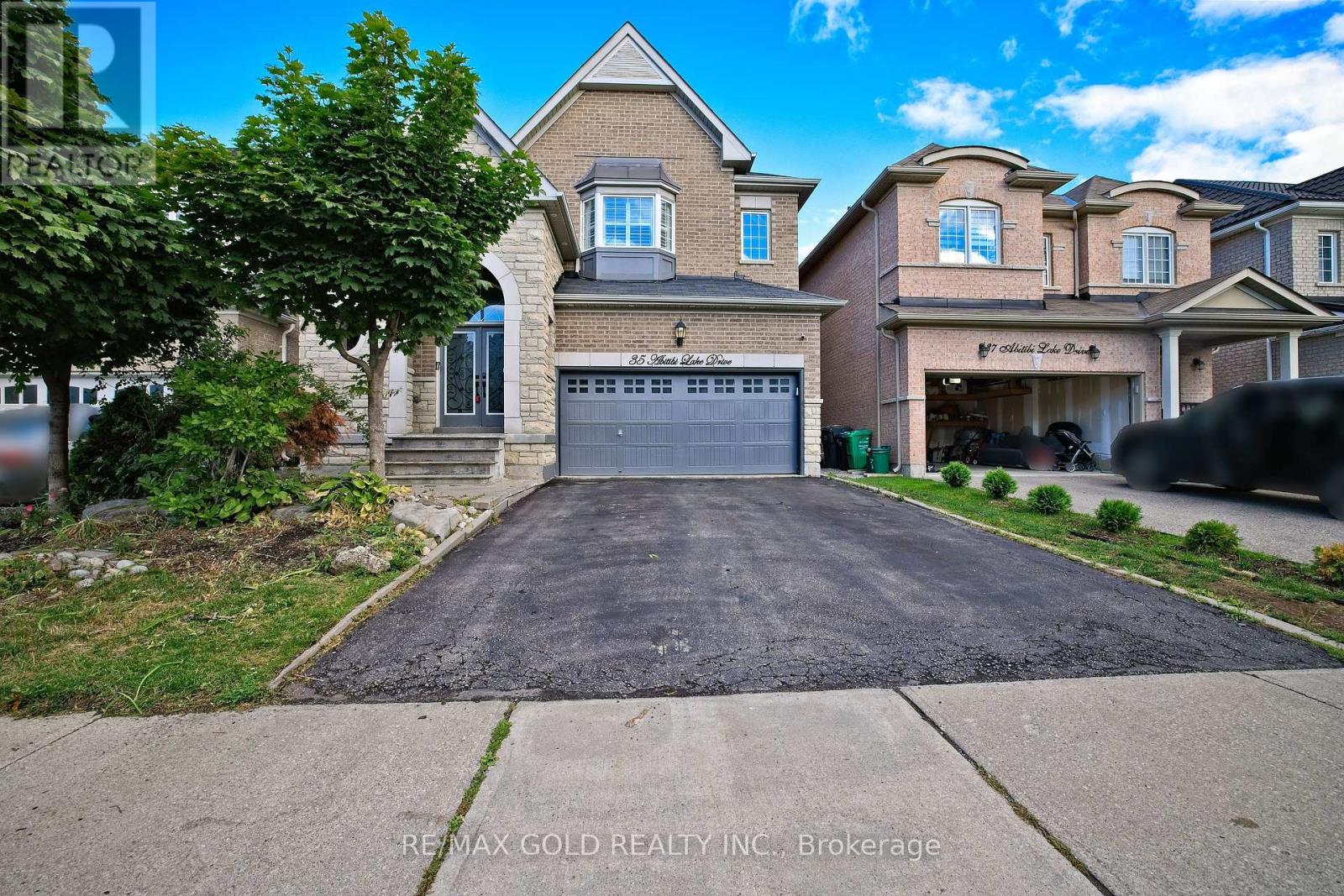 35 Abitibi Lake Drive, Brampton (Sandringham-Wellington), Ontario  L6R 0Y3 - Photo 3 - W12371198