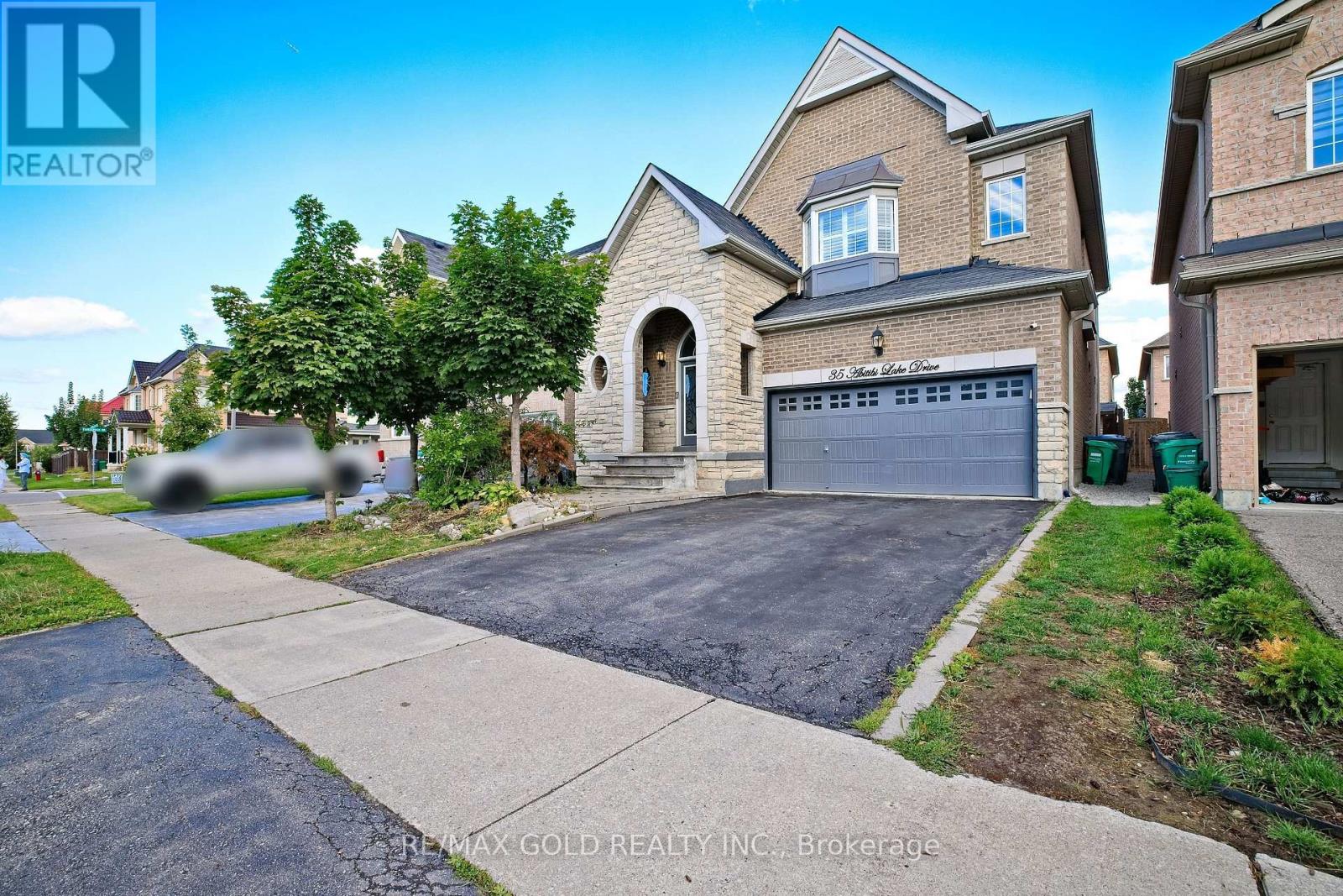 35 Abitibi Lake Drive, Brampton, Ontario  L6R 0Y3 - Photo 3 - W12407455