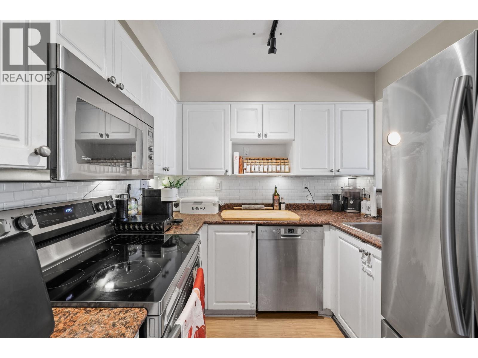 10 1383 Brunette Avenue, Coquitlam, British Columbia  V3K 1G6 - Photo 7 - R3056100