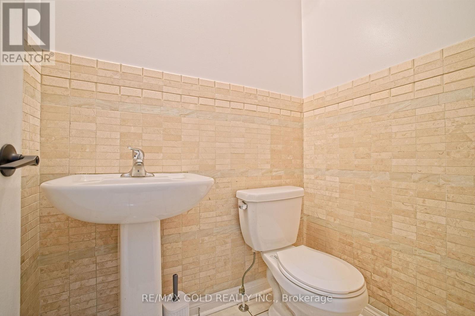 35 Abitibi Lake Drive, Brampton, Ontario  L6R 0Y3 - Photo 19 - W12407455