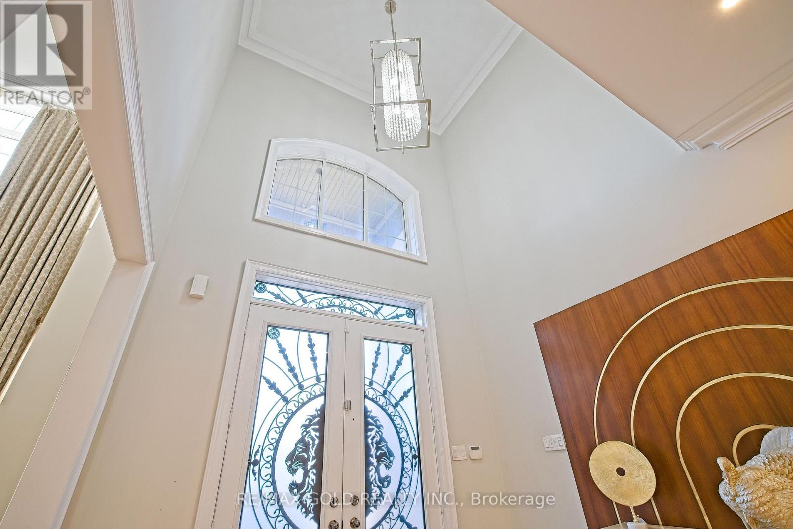 9 Lauderhill Road, Brampton, Ontario  L6P 2Z1 - Photo 4 - W12407393