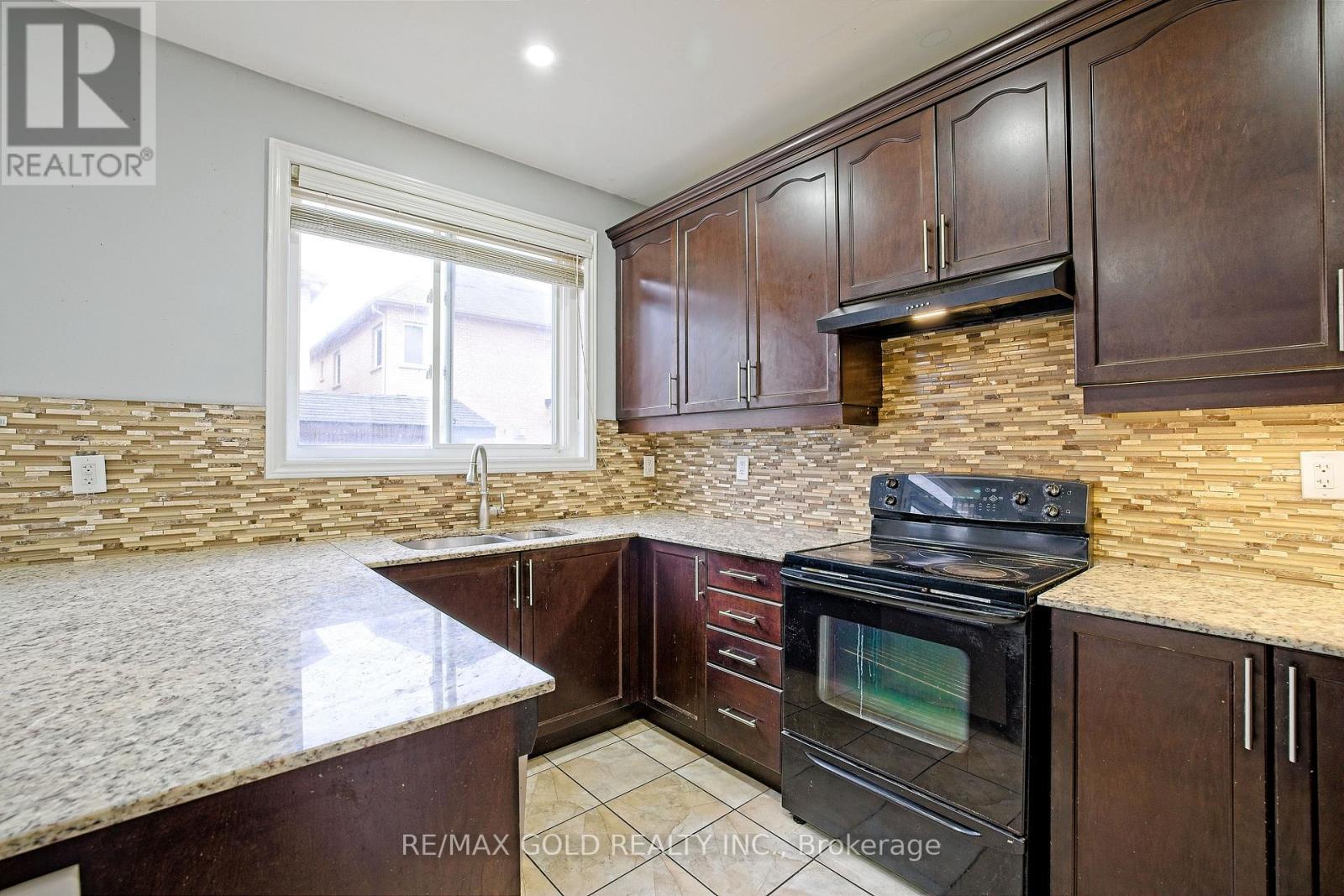 35 Abitibi Lake Drive, Brampton, Ontario  L6R 0Y3 - Photo 16 - W12407455