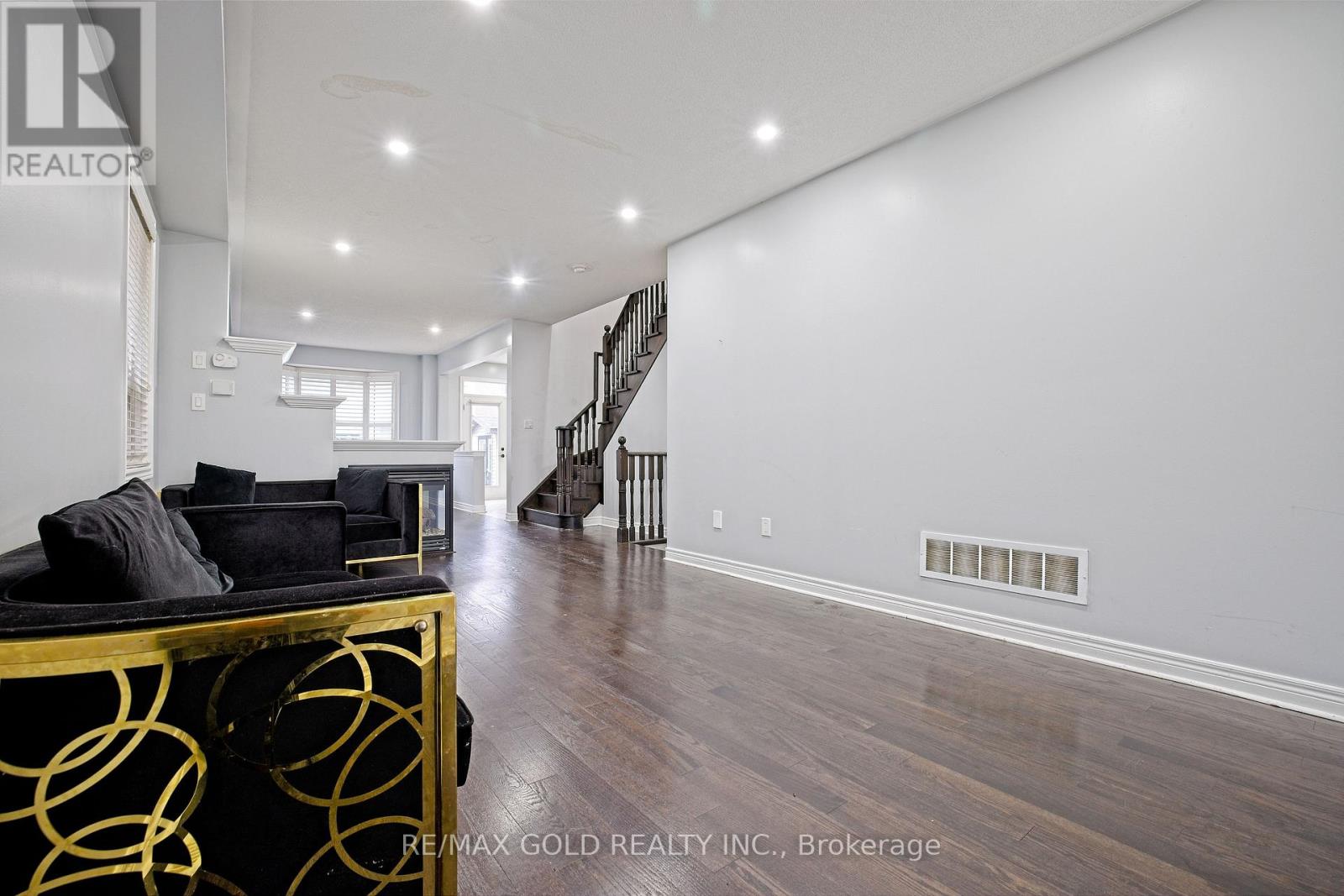 35 Abitibi Lake Drive, Brampton, Ontario  L6R 0Y3 - Photo 8 - W12407455