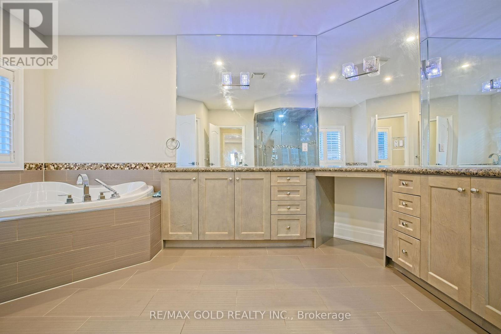 9 Lauderhill Road, Brampton, Ontario  L6P 2Z1 - Photo 35 - W12407393