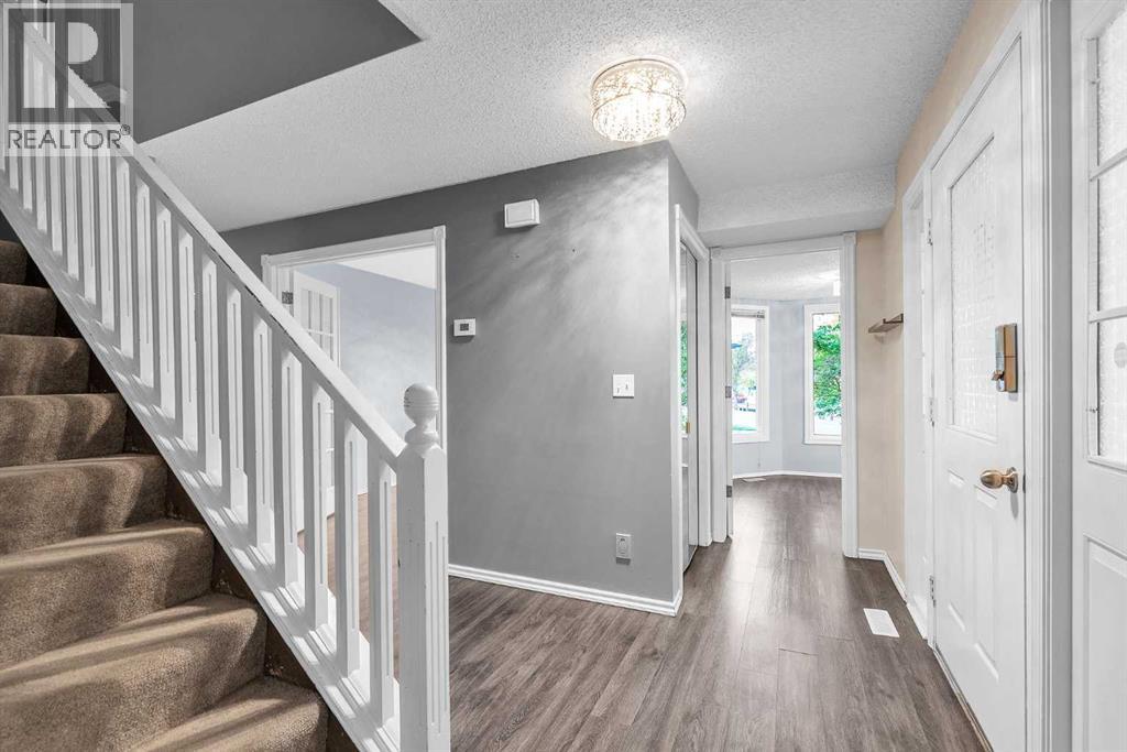 147 Scenic Way Nw, Calgary, Alberta  T3L 1B6 - Photo 4 - A2262120