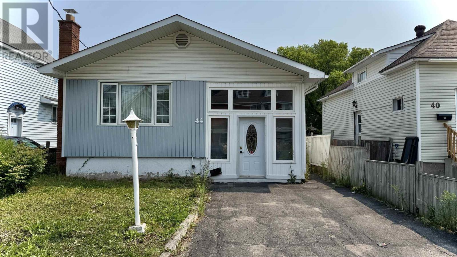 44 Algoma Ave, Sault Ste. Marie, Ontario  P6B 2P7 - Photo 1 - SM252132