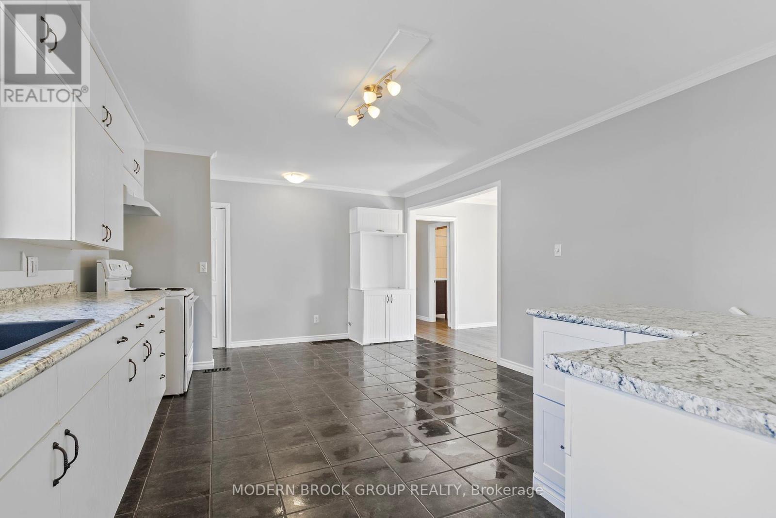 27 Sarah Street, Augusta, Ontario  K0E 1P0 - Photo 13 - X12449327