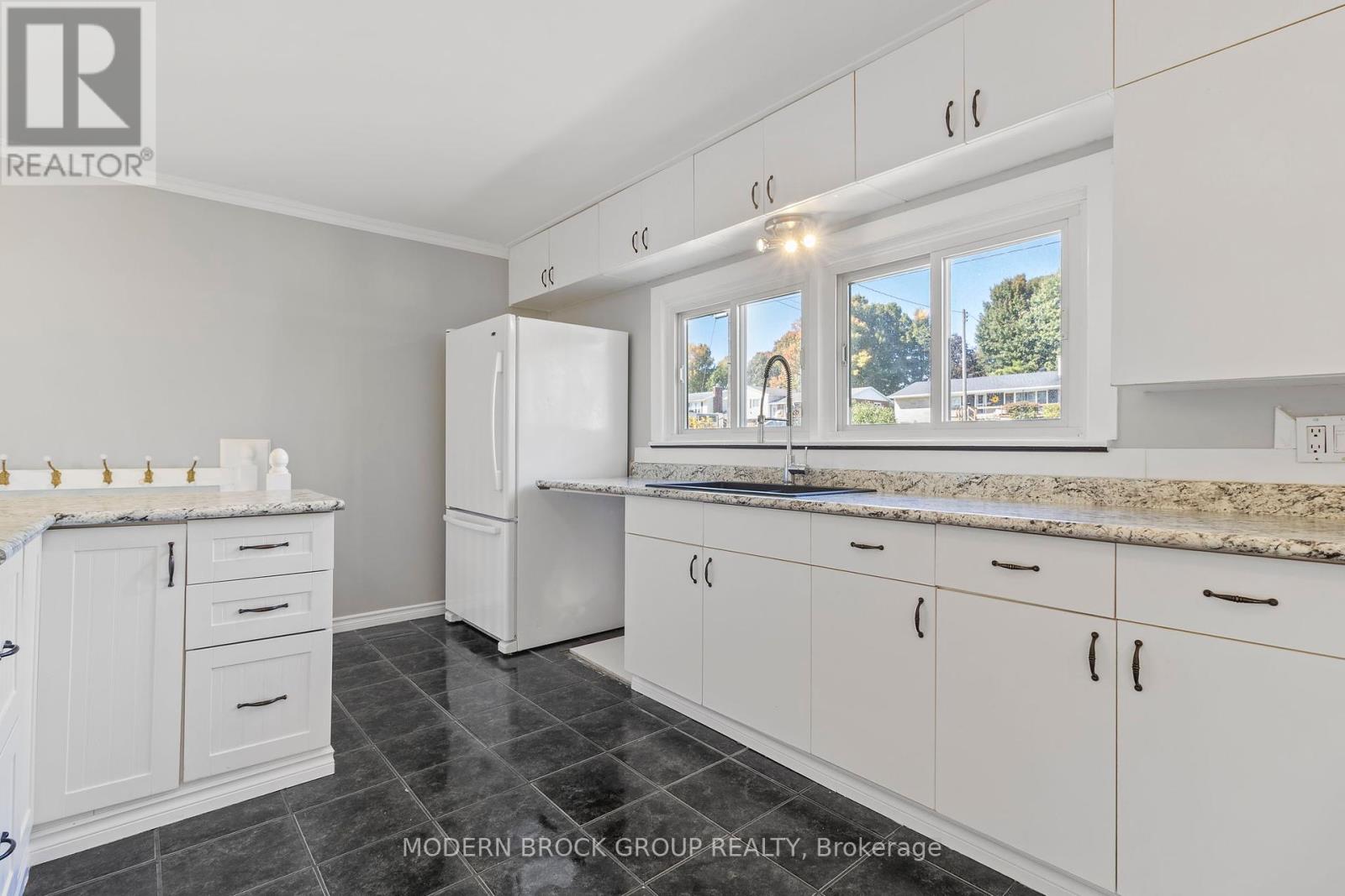 27 Sarah Street, Augusta, Ontario  K0E 1P0 - Photo 18 - X12449327