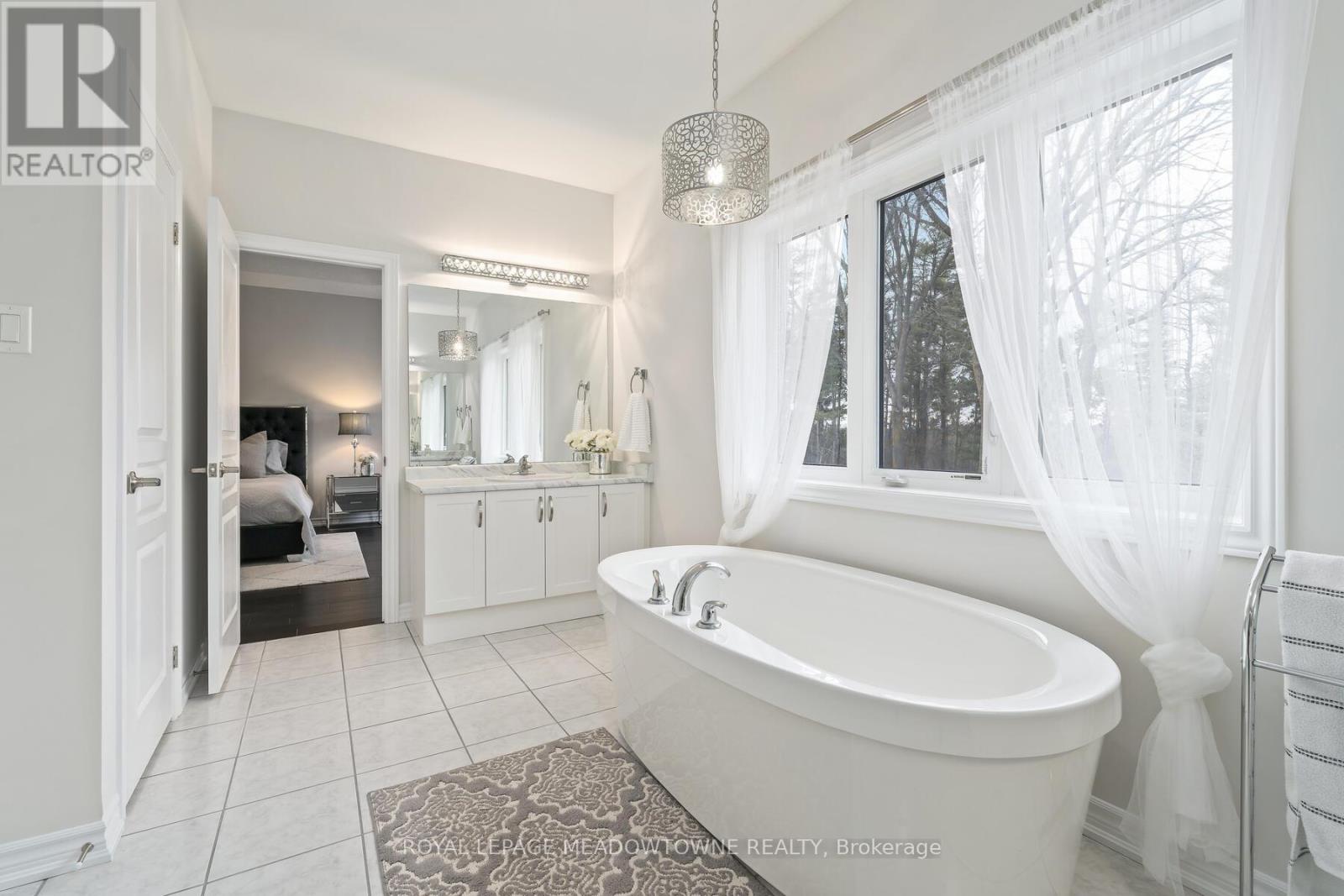 121 Upper Canada Court, Halton Hills, Ontario  L7G 0L3 - Photo 31 - W12449032