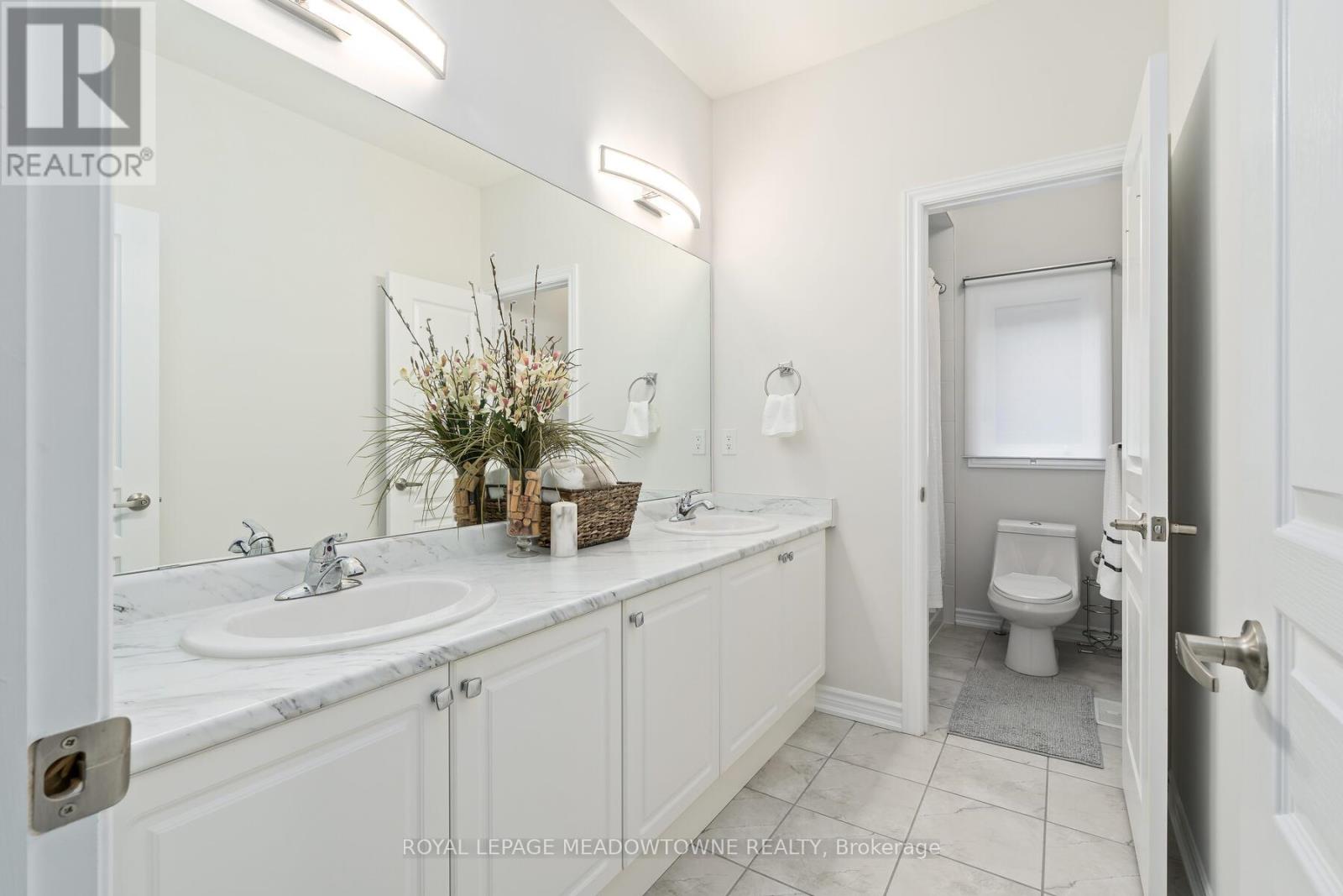 121 Upper Canada Court, Halton Hills, Ontario  L7G 0L3 - Photo 39 - W12449032