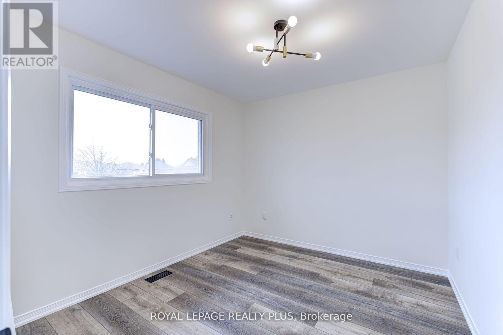 1231 Sable Drive, Burlington, Ontario  L7S 2J6 - Photo 27 - W12449033
