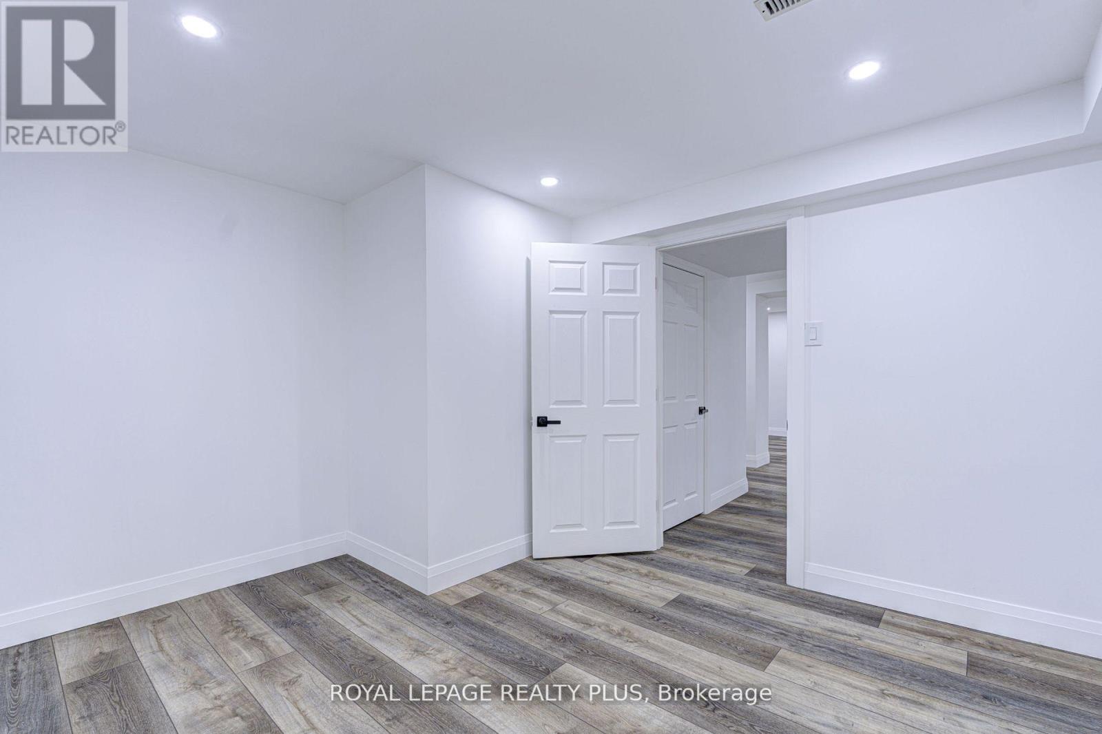 1231 Sable Drive, Burlington, Ontario  L7S 2J6 - Photo 38 - W12449033